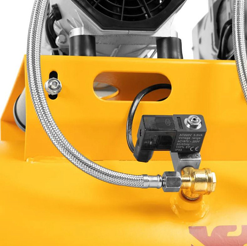 Компрессор безмасляный 100 л, 3,3кВт (3х1,1), 570 л/мин, 8 бар,220 В, блок управ Denzel DLS 3300/100 Компрессор безмасляный 100 л, 3,3кВт (3х1,1), 570 л/мин, 8 бар,220 В, блок управ Denzel DLS 3300/100