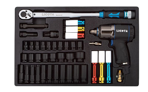 Гайковерт пневматический 1/2" 1085 Нм (113 Кгм) с набором 42 предм. в ложементе Licota Гайковерт пневматический 1/2" 1085 Нм (113 Кгм) с набором 42 предм. в ложементе Licota
