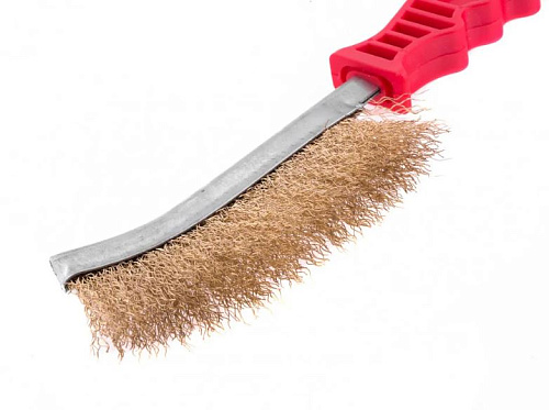 Щетка по металлу 1-но рядная с изогнутой пластиковой ручкой латунированная Matrix Щетка по металлу 1-но рядная с изогнутой пластиковой ручкой латунированная Matrix