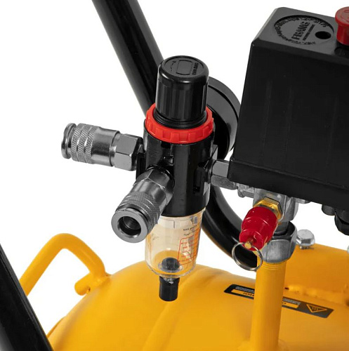 Компрессор безмасляный 100 л, 2,25 кВт (3х0,75), 410 л/мин, 230 В, блок управл Denzel DLS 2250/100 Компрессор безмасляный 100 л, 2,25 кВт (3х0,75), 410 л/мин, 230 В, блок управл Denzel DLS 2250/100