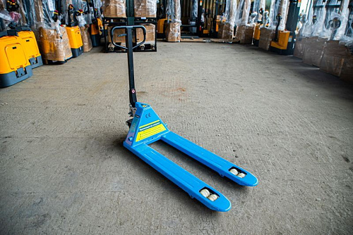 Тележка гидравлическая складская 2,5 т, 1150 мм (нейлоновые колеса) TOR RHP Тележка гидравлическая складская 2,5 т, 1150 мм (нейлоновые колеса) TOR RHP