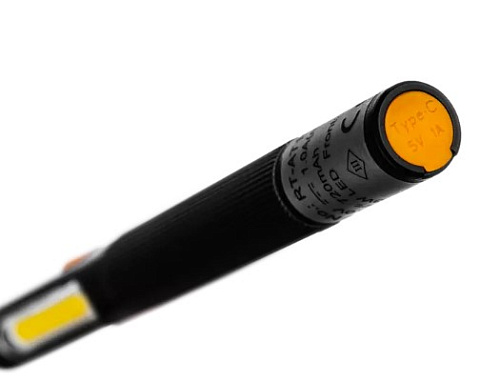 Светильник аккумуляторный портативный 300 лм, 3 Вт, 0,72 Ач RUNTEC Светильник аккумуляторный портативный 300 лм, 3 Вт, 0,72 Ач RUNTEC