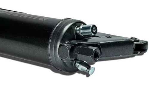 Шприц для смазки рычажно-плунжерный 400 мл с гибким шлангом, усиленный RUNTEC Шприц для смазки рычажно-плунжерный 400 мл с гибким шлангом, усиленный RUNTEC