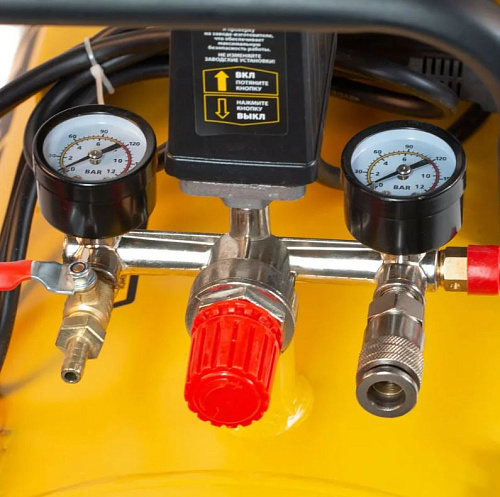 Компрессор масляный ременной 100 л, 2,2 кВт, 370 л/мин, 8 бар, 230 В Denzel BCV2200/100 Компрессор масляный ременной 100 л, 2,2 кВт, 370 л/мин, 8 бар, 230 В Denzel BCV2200/100