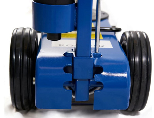 Домкрат пневмогидравлический 15-30 т, 150-409 мм, подкатной ROSSVIK Домкрат пневмогидравлический 15-30 т, 150-409 мм, подкатной ROSSVIK