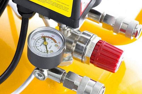 Компрессор масляный прямой привод 50 л, 2,2 кВт, 350 л/мин, 8 бар, 220 В Denzel Компрессор масляный прямой привод 50 л, 2,2 кВт, 350 л/мин, 8 бар, 220 В Denzel