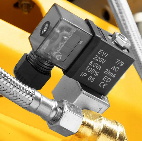 Компрессор безмасляный 100 л, 2,25 кВт (3х0,75), 410 л/мин, 230 В, блок управл Denzel DLS 2250/100 Компрессор безмасляный 100 л, 2,25 кВт (3х0,75), 410 л/мин, 230 В, блок управл Denzel DLS 2250/100