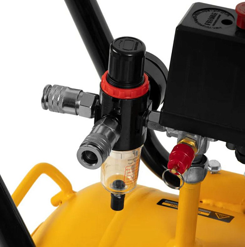 Компрессор безмасляный 100 л, 3,3кВт (3х1,1), 570 л/мин, 8 бар,220 В, блок управ Denzel DLS 3300/100 Компрессор безмасляный 100 л, 3,3кВт (3х1,1), 570 л/мин, 8 бар,220 В, блок управ Denzel DLS 3300/100