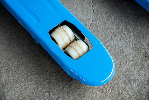 Тележка гидравлическая складская 2,5 т, 1150 мм (нейлоновые колеса) TOR RHP Тележка гидравлическая складская 2,5 т, 1150 мм (нейлоновые колеса) TOR RHP