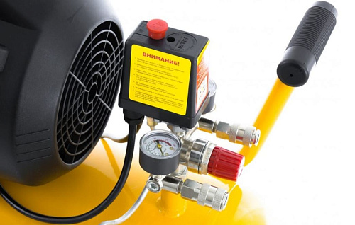 Компрессор масляный прямой привод 50 л, 2,2 кВт, 350 л/мин, 8 бар, 220 В Denzel Компрессор масляный прямой привод 50 л, 2,2 кВт, 350 л/мин, 8 бар, 220 В Denzel