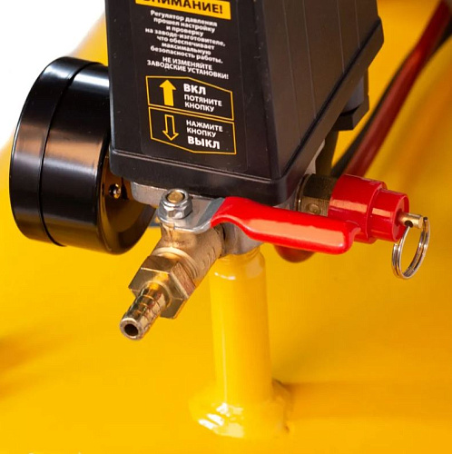 Компрессор масляный ременной 200 л, 3,0 кВт, 530 л/мин, 10 бар, 380 В Denzel BCI3000-T/200 Компрессор масляный ременной 200 л, 3,0 кВт, 530 л/мин, 10 бар, 380 В Denzel BCI3000-T/200