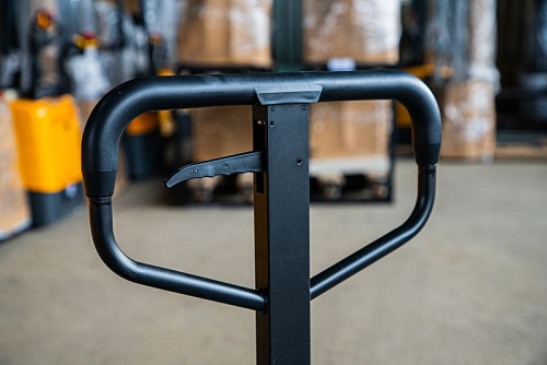 Тележка гидравлическая складская 2,5 т, 1150 мм (нейлоновые колеса) TOR RHP Тележка гидравлическая складская 2,5 т, 1150 мм (нейлоновые колеса) TOR RHP