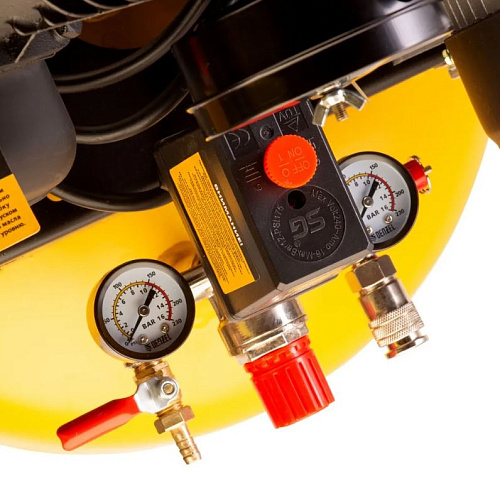 Компрессор с вертикальным ресивером 100 л, 2,3 кВт, 440 л/мин, 10 бар, 230 В Denzel BCV2200/100V Компрессор с вертикальным ресивером 100 л, 2,3 кВт, 440 л/мин, 10 бар, 230 В Denzel BCV2200/100V