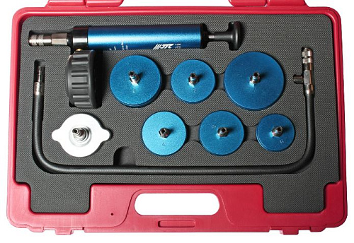 Набор для тестирования герметичности системы охлаждения двигателей грузовых автомобилей (в кейсе) JTC Набор для тестирования герметичности системы охлаждения двигателей грузовых автомобилей (в кейсе) JTC