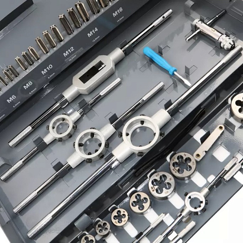 Набор резьбонарезного инструмента 55 предм. М3-М20 HSS, DIN352 Garwin Набор резьбонарезного инструмента 55 предм. М3-М20 HSS, DIN352 Garwin