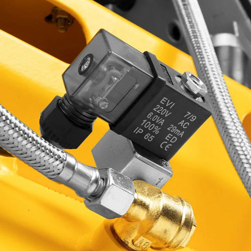 Компрессор безмасляный 100 л, 3,3кВт (3х1,1), 570 л/мин, 8 бар,220 В, блок управ Denzel DLS 3300/100 Компрессор безмасляный 100 л, 3,3кВт (3х1,1), 570 л/мин, 8 бар,220 В, блок управ Denzel DLS 3300/100