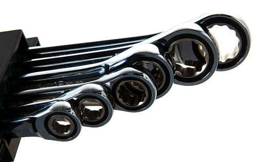 Набор ключей комбинированных трещоточных 8-19 мм (6 шт) на пластиковом держателе Jonnesway W68106S Набор ключей комбинированных трещоточных 8-19 мм (6 шт) на пластиковом держателе Jonnesway W68106S