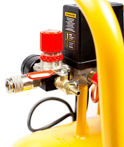 Компрессор масляный ременной 50 л, 2,3 кВт, 400 л/мин, 10 бар, 230 В Denzel BCI2300/50 Компрессор масляный ременной 50 л, 2,3 кВт, 400 л/мин, 10 бар, 230 В Denzel BCI2300/50